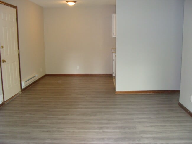 Building Photo - 1050 W Beaver Creek Blvd