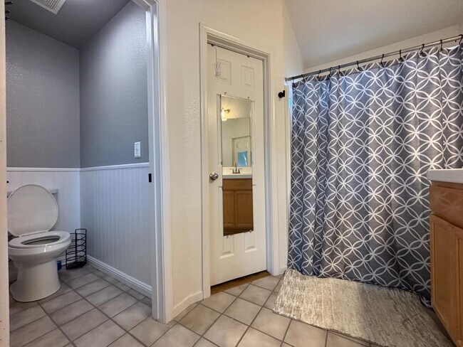 Building Photo - 1012 Freshwater Ct