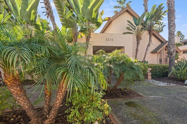 Building Photo - Light-Filled 2BR/2.5BA Townhouse with Private Patio & 2-Car Garage Near UCSD & UTC