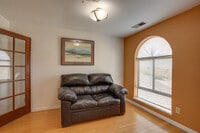 Building Photo - 420 Phoenix Cir