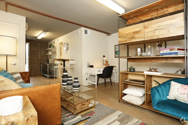 Interior Photo - Luna Bear Arcos