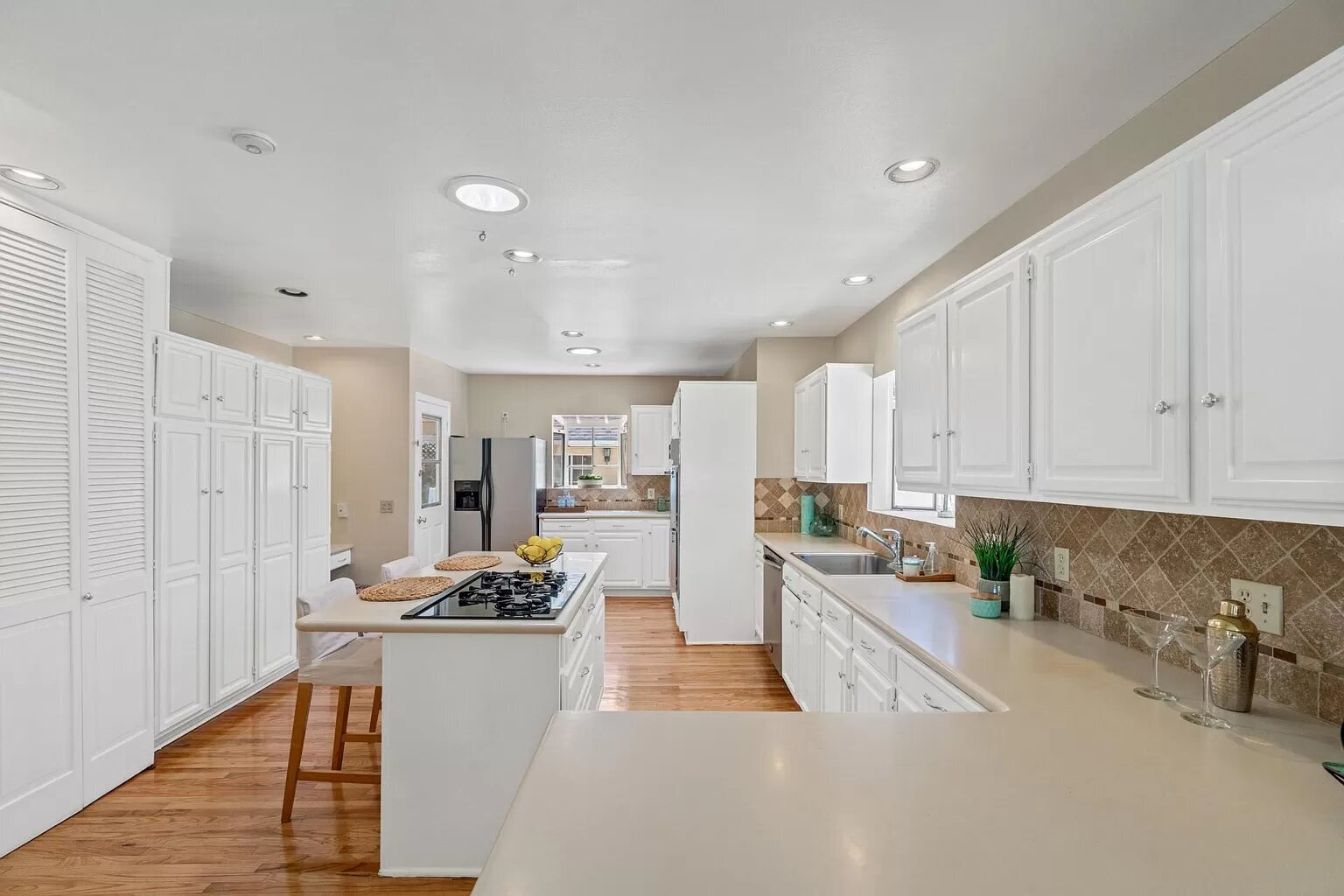 Huge entertainers kitchen with upgraded new double oven and center island - 14024 Peach Grove St