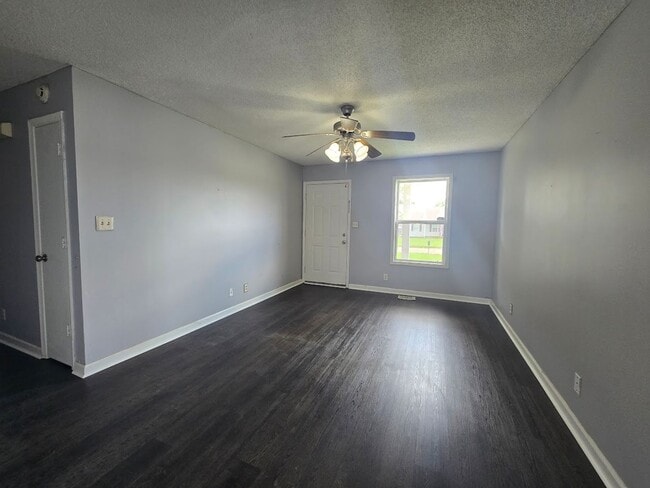 Building Photo - SPECIAL 1/2 OFF 1st Month's Rent