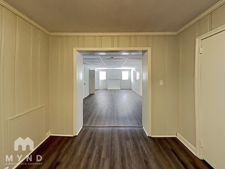 Building Photo - 1105 S Parkwood Dr