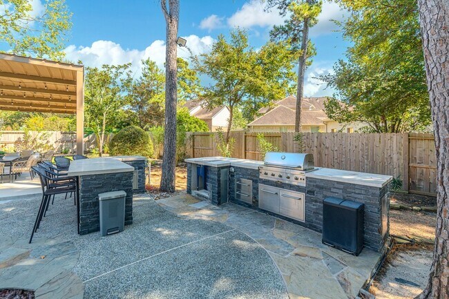 Building Photo - 2 Graylin Woods Pl