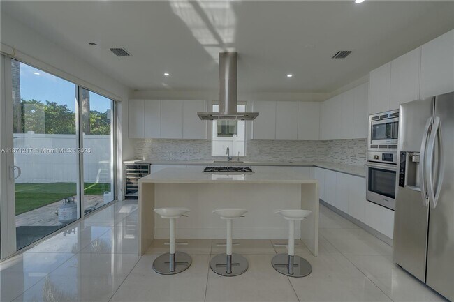 Building Photo - 9870 NW 74th Terrace