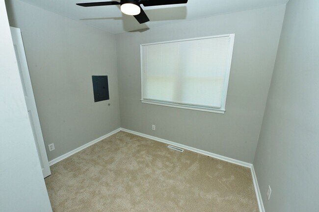 Building Photo - Renovated Ranch!