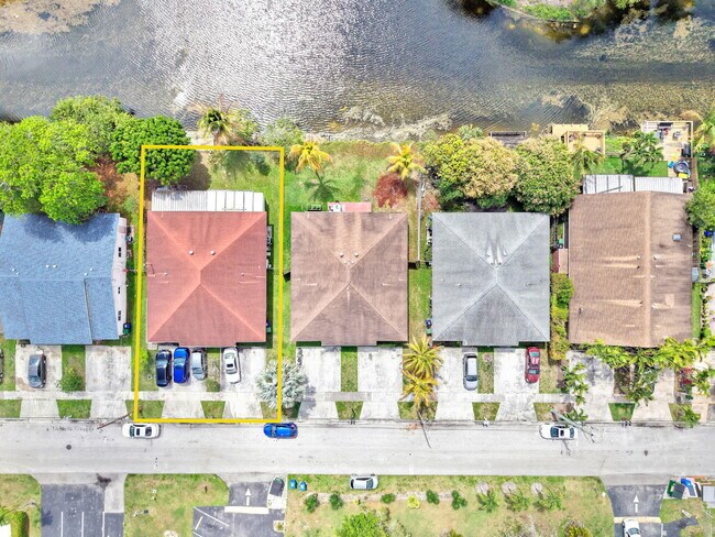 Building Photo - 6542 NW 24th Ct