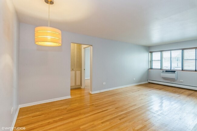 Building Photo - 420 W Aldine Ave