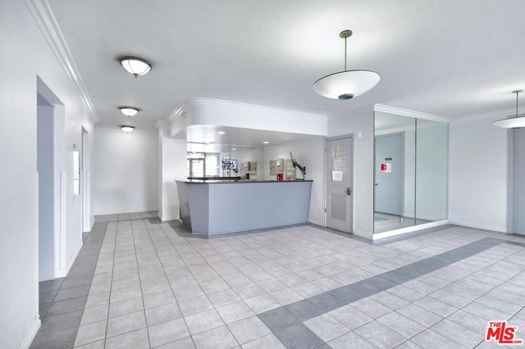 Lobby - 321 S San Vicente Blvd