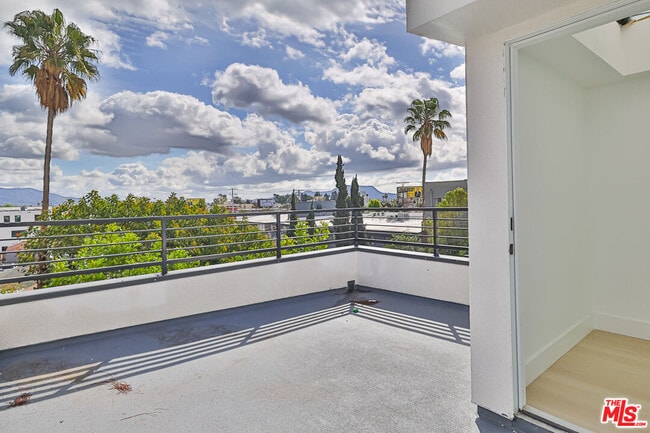 Building Photo - 11810 Gilmore St