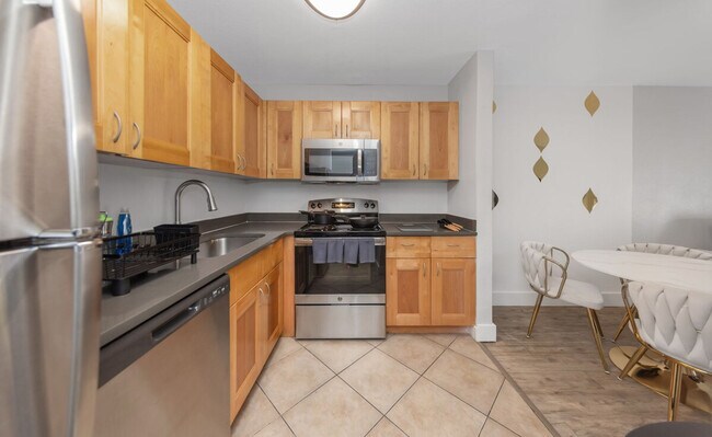 Building Photo - 4307 W Kennedy Blvd