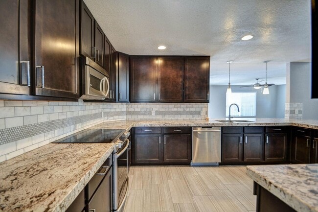 Building Photo - Offering 3 spacious bedrooms, 2.5 baths, l...
