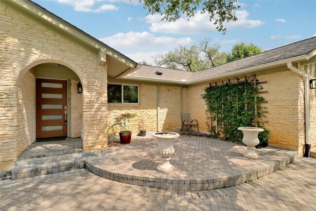 Building Photo - 13201 Fawn Valley Dr