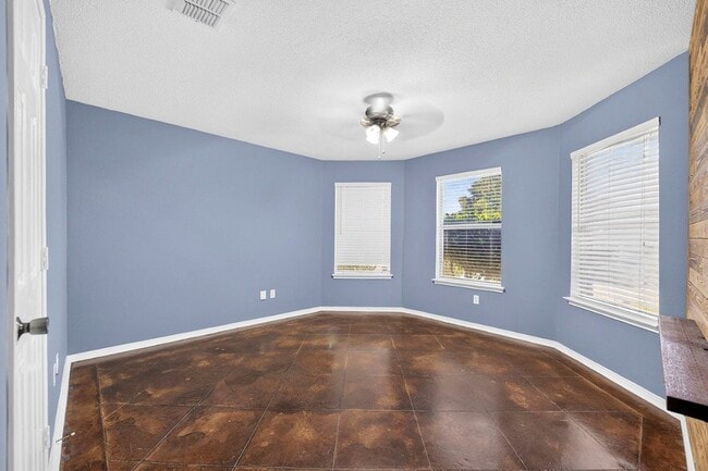 Building Photo - 1012 Triple Crown Dr