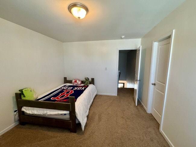 Building Photo - Beautiful 5BR/3BA Home in Roberta Ridge