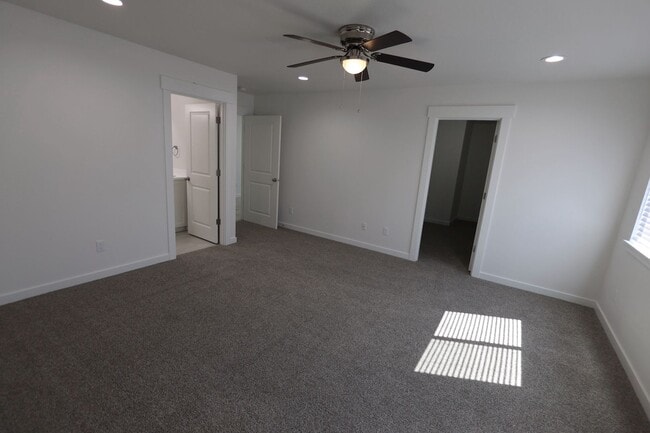 Building Photo - 2441-2443 Roll Tide Ct