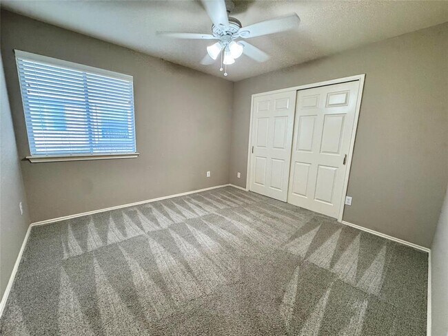 Building Photo - 1007 Barclay Dr