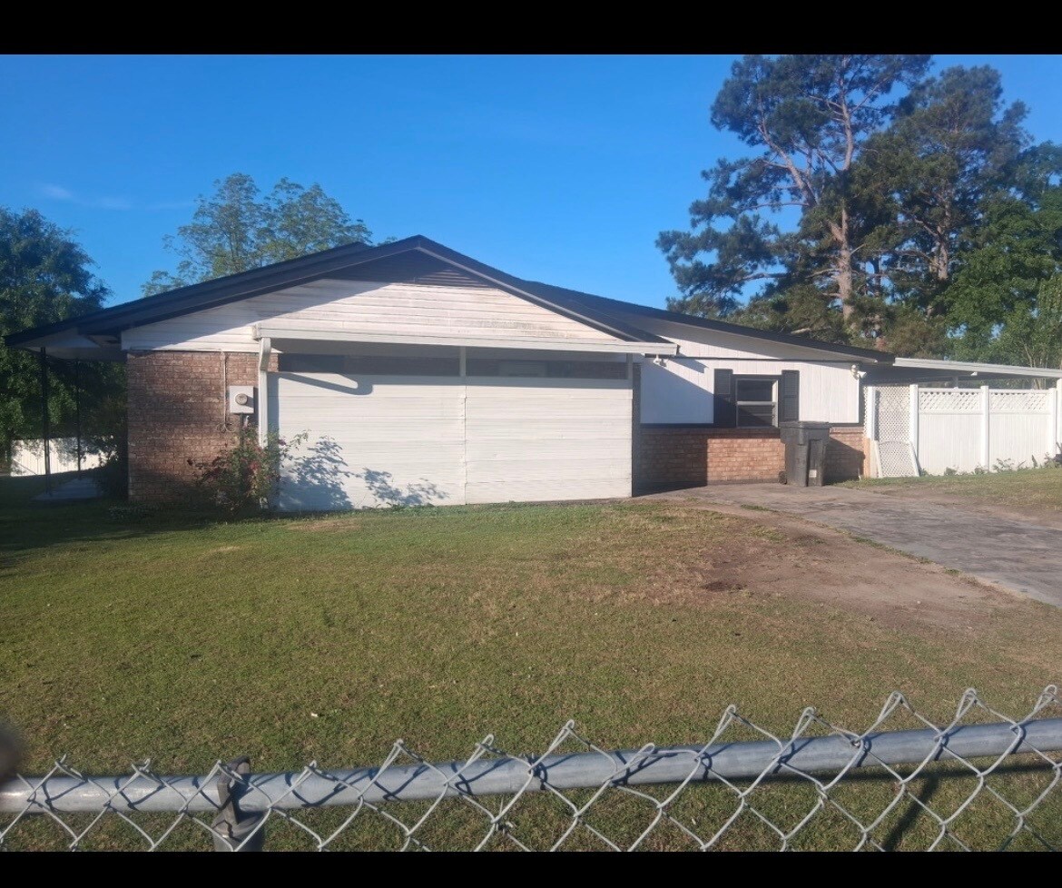 Building Photo - 2902 Larkspur Dr