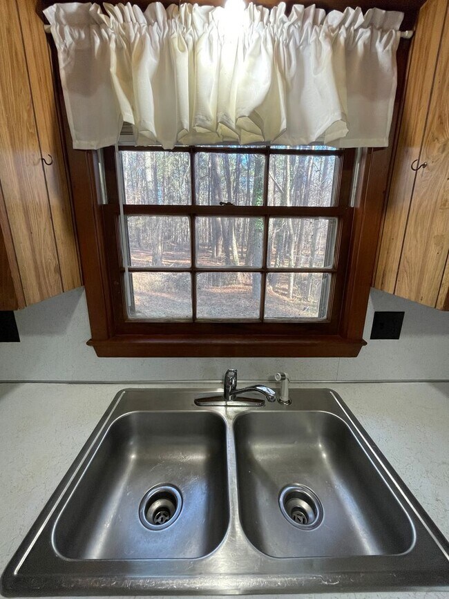 Building Photo - Fantastic location near downtown Pittsboro for this 2br duplex !