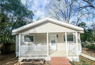 Building Photo - Gorgeous 3bed 1 and a half bath home.