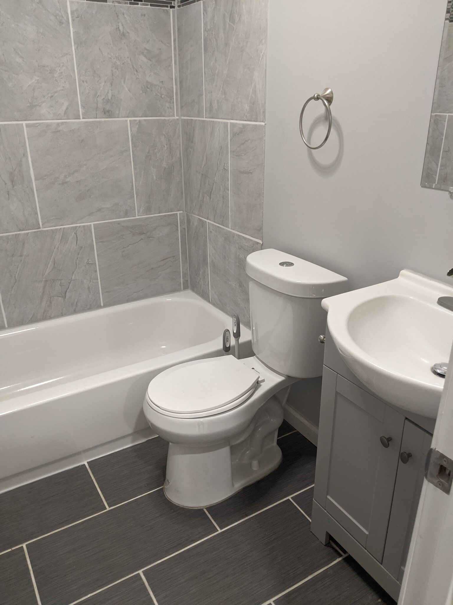 Unit 4 Bathroom - 518 N State St