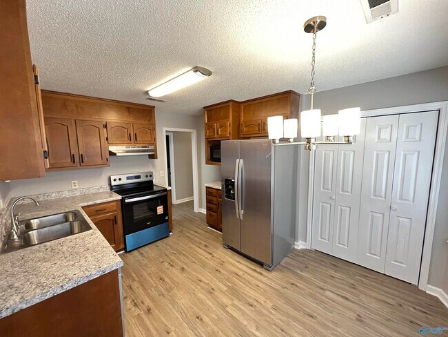 Building Photo - 105 Bellhurst Cir