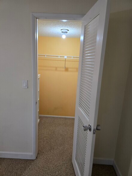 Building Photo - 933 Cypress Grove Dr