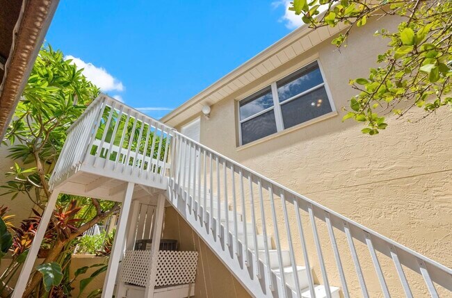 Building Photo - 487 Pinellas Bayway S