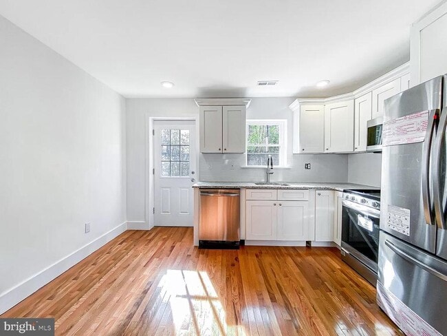 Building Photo - 506 Titan St