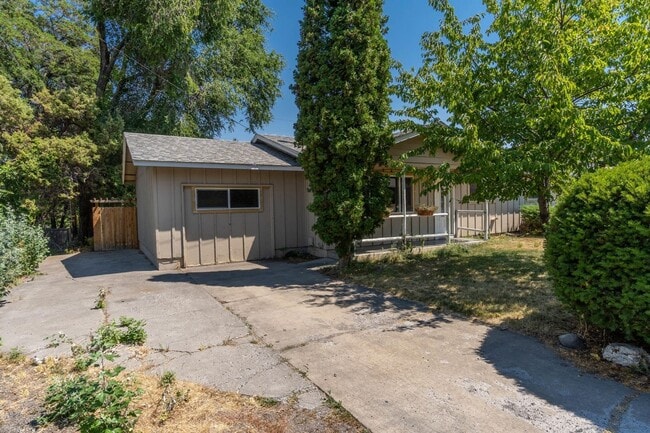 Building Photo - 2640 NE Harvey Ln