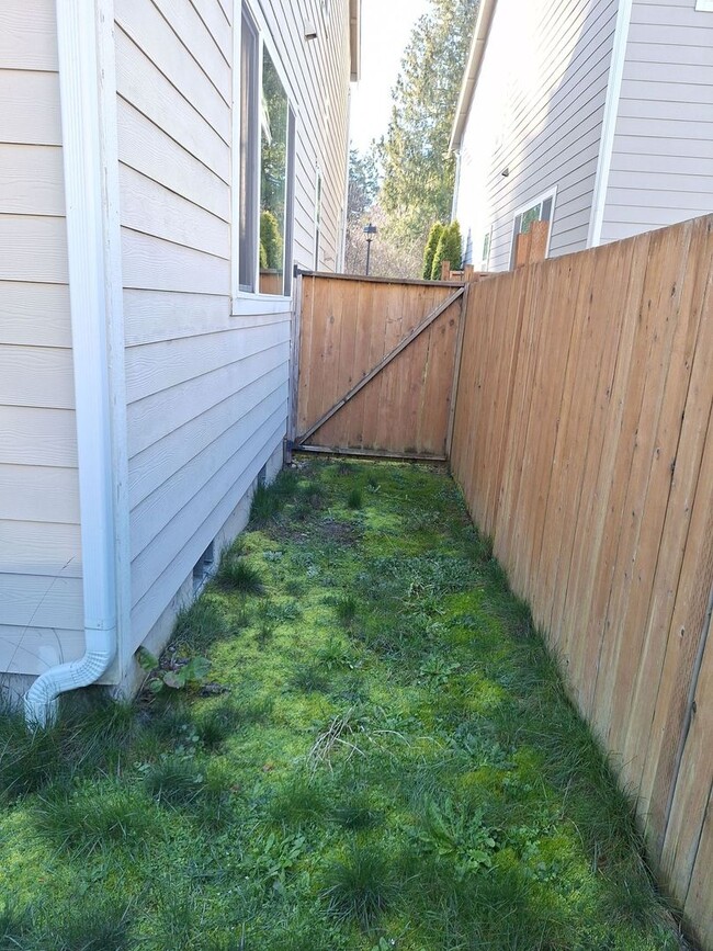 Building Photo - Central Valley Area - 2 Story Home (3Bed, 2.5 Bath)