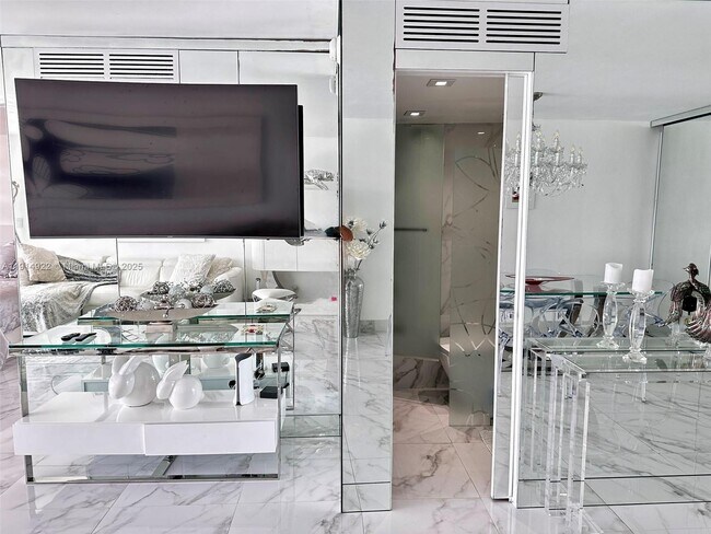 Building Photo - 6770 Indian Creek Dr