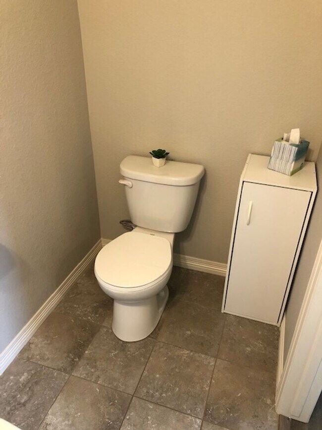 Building Photo - Beautiful 3 bed, 3 bath Townhome in West W...