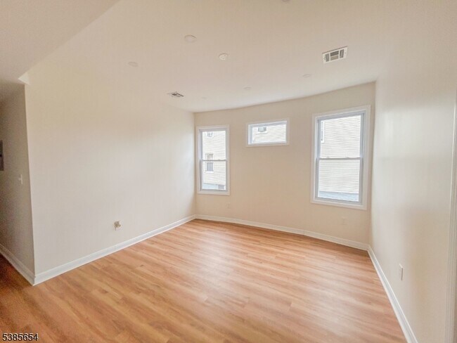 Building Photo - 261 22nd St