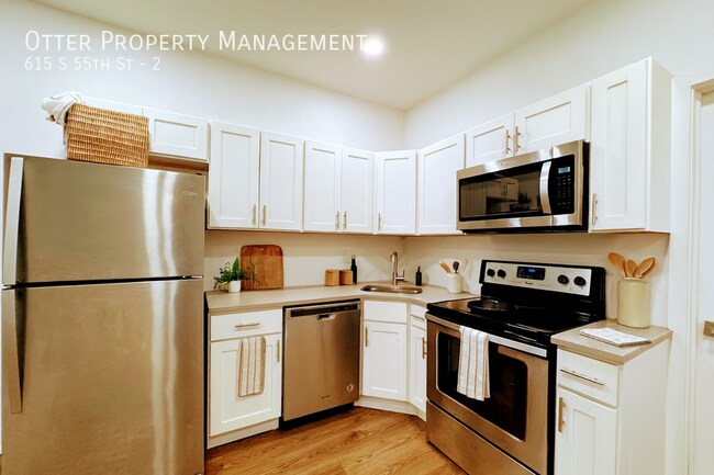 Building Photo - 615 S 55th St