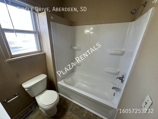 Building Photo - 201 N Washington St