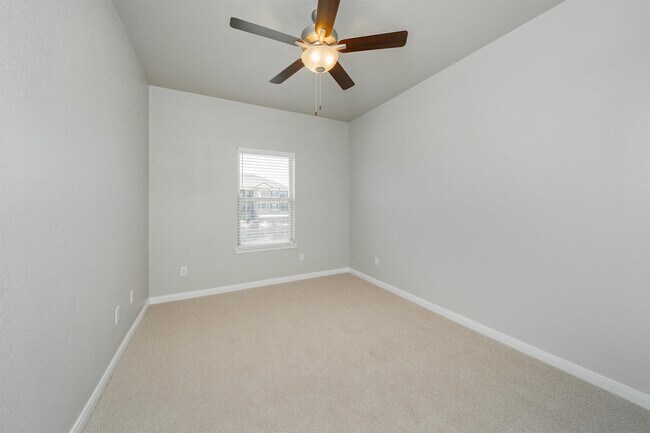 Building Photo - 4089 Cross Park Dr