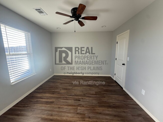 Building Photo - 13057 Raymond Rd