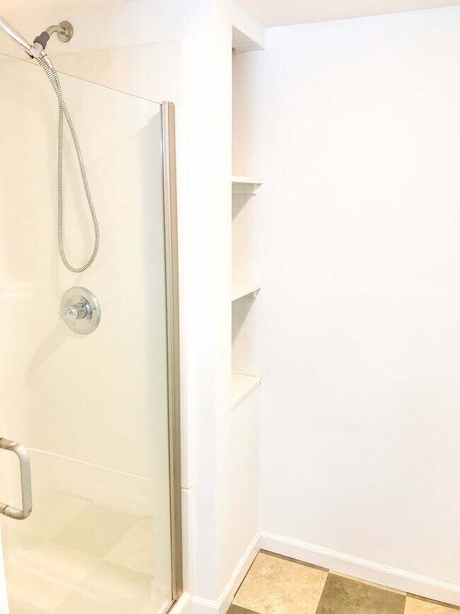 Building Photo - LAIRG01