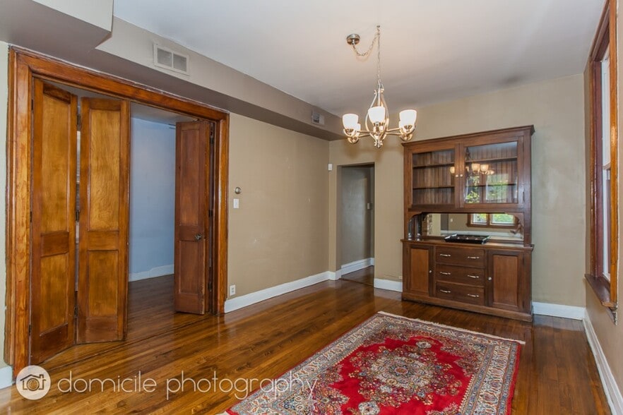 Building Photo - 828 W Buckingham Pl