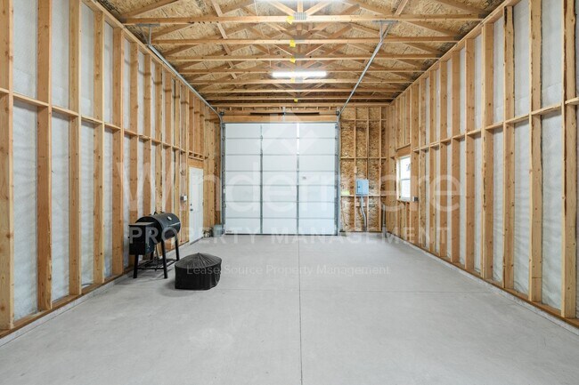 Building Photo - Updated 3 Bed 2 Bath Home With Brand New 2...