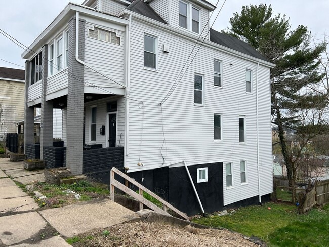 Building Photo - 656 Dow Ave