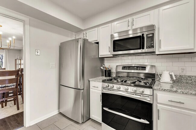 Building Photo - 10855 Lockwood Dr
