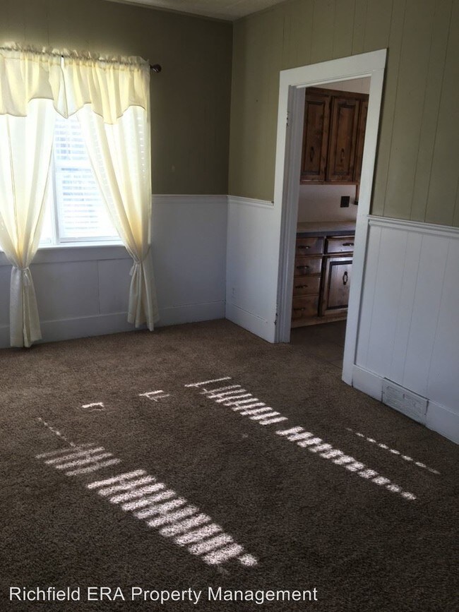 Building Photo - 3 br, 1 bath House - 131 North State Street