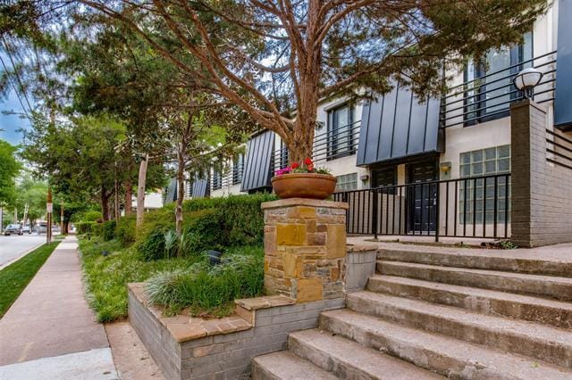 Building Photo - 4414 Buena Vista St