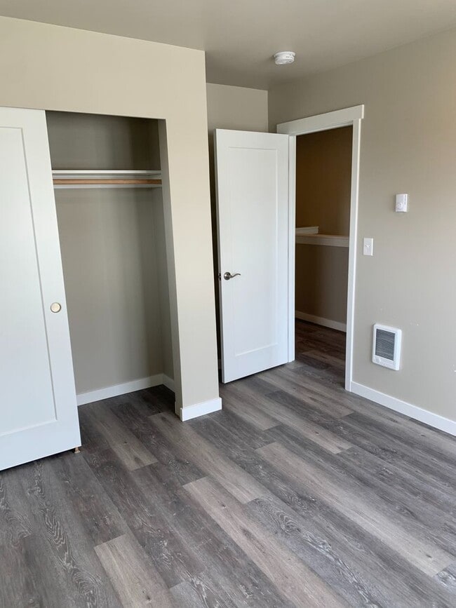 Building Photo - 668 E Street