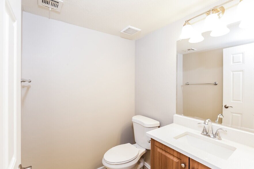 Building Photo - 6216 S 52nd Dr