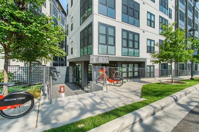 Building Photo - 800 Embassy Dr