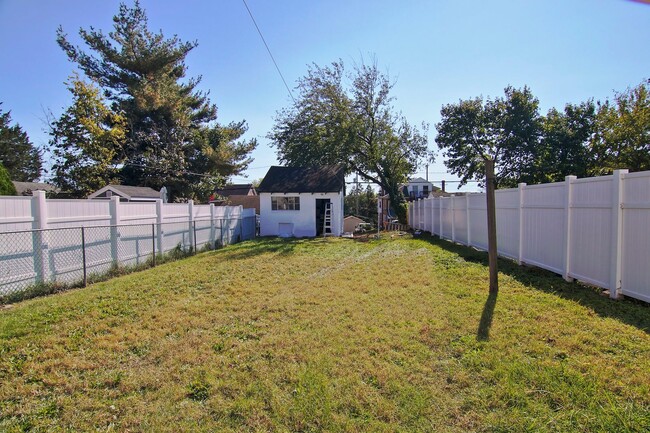 Building Photo - Spacious Newly Renovated East End Home!